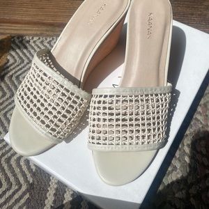 Kanaas slip on mini heel size 7